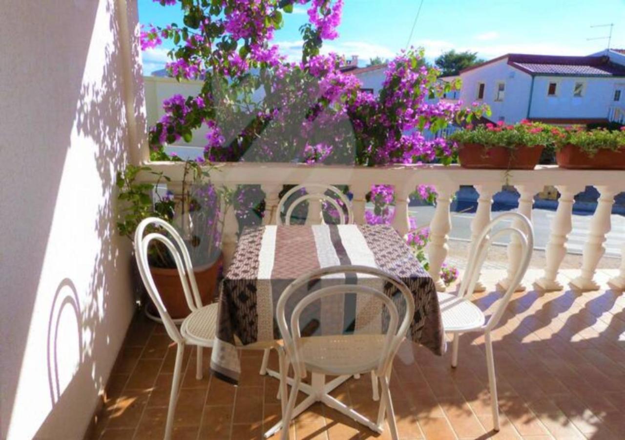 Gama Apartment Vir Luaran gambar